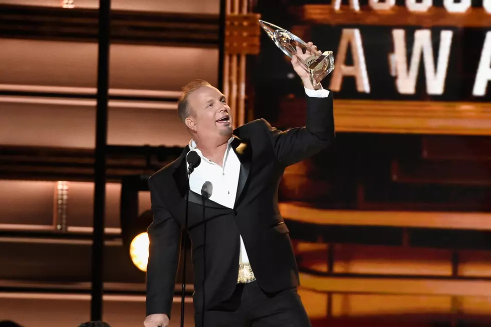 5 Reasons Garth Brooks Deserves to Win 2017 CMA Entertainer of the Year