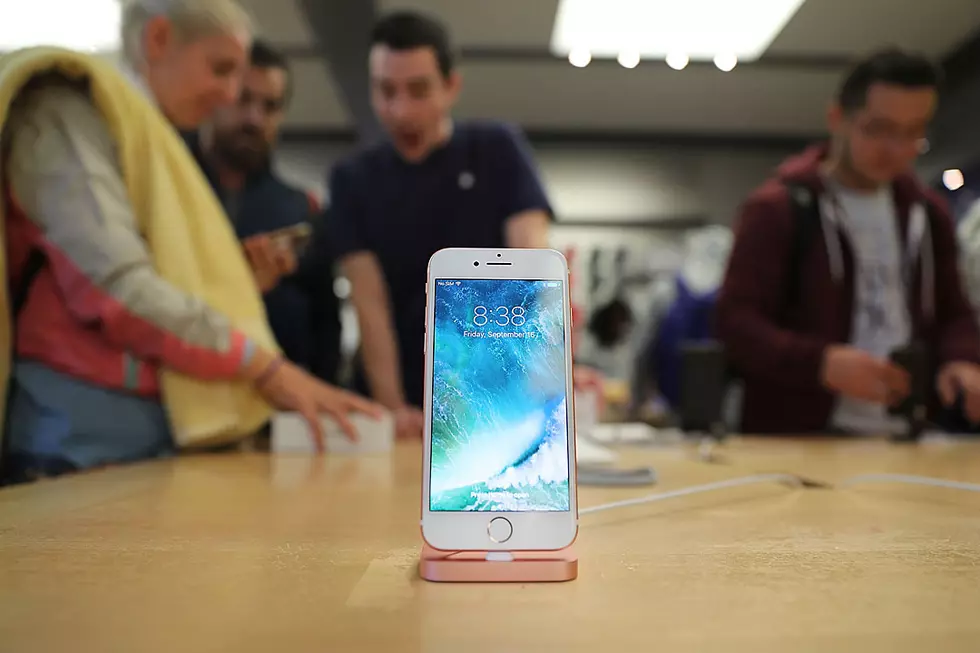 Woman Bewildered When Her iPhone 7 Plus Spontaneously Burns